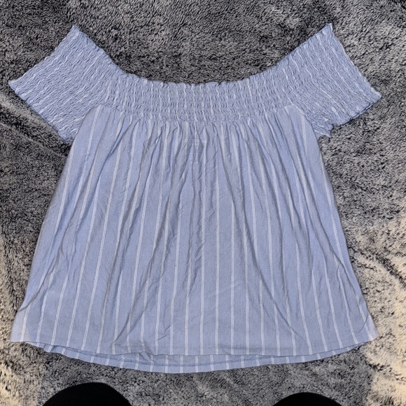 american eagle off the shoulder top - Picture 3 of 3